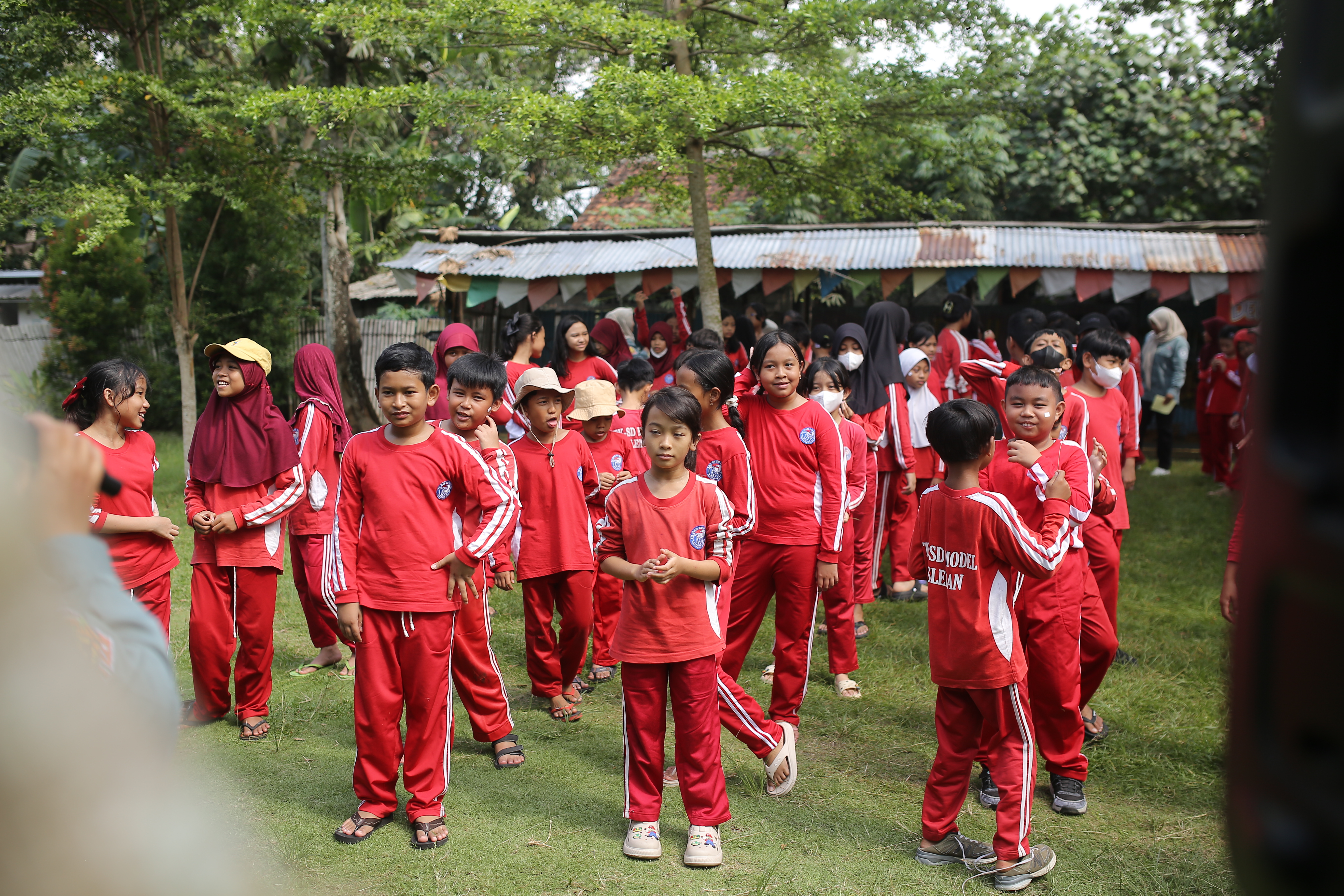 Siswa SD Model outbond di Dewi Kajii